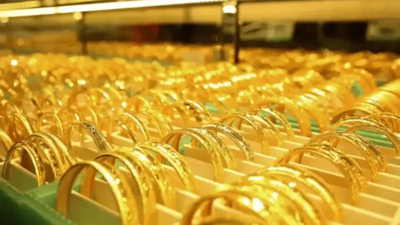 越贵越好卖?金饰克价年内大跌480元卖不动,大克拉钻石却卖爆了