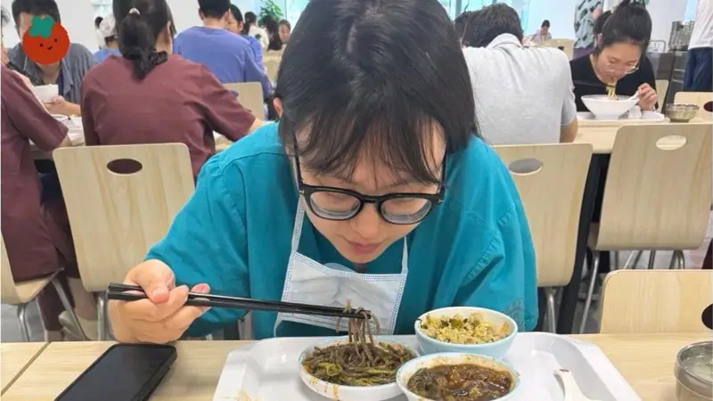 “女儿考上985，快把我们折磨疯了”，家长崩溃：早知就让她辍学养老