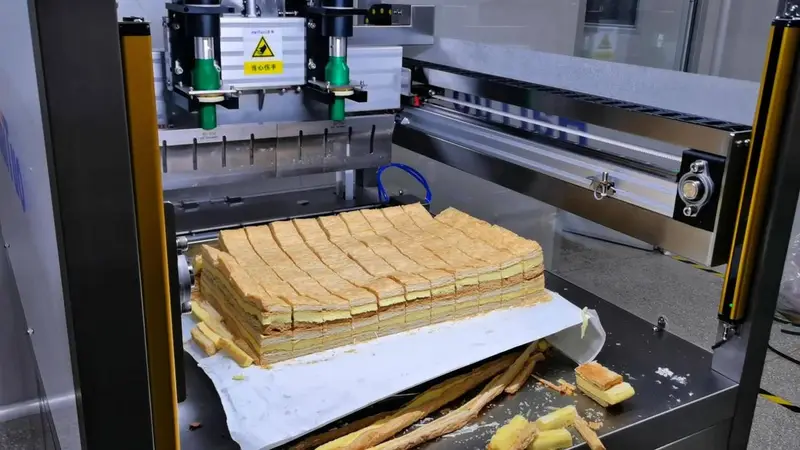 超声波冷切技术革新拿破仑千层酥切割工艺告别崩皮烦恼