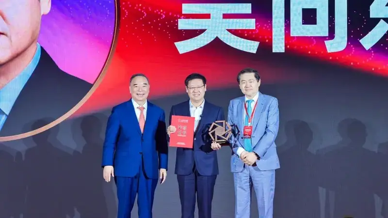 吴向东获2025中国十大品牌年度人物 寄语中国品牌共话出海