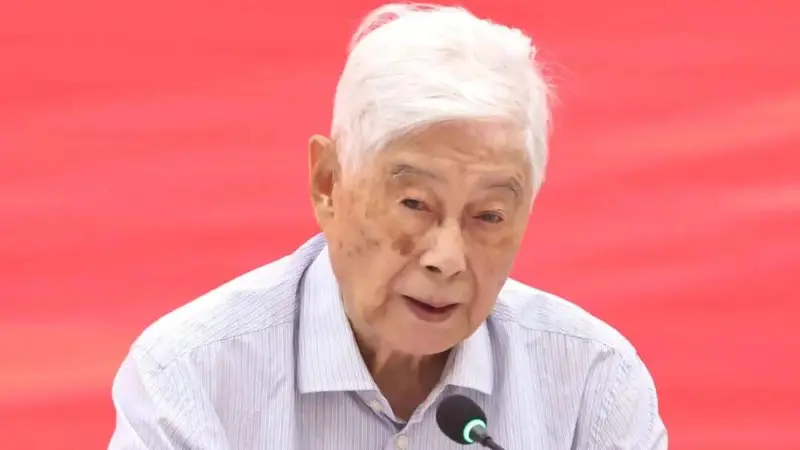 顾明远:教育要从育分转向育人 需重兴趣与内生动力