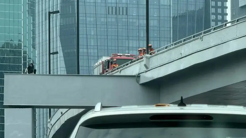 突发！广州早高峰多处大塞车，一女子疑似要跳桥