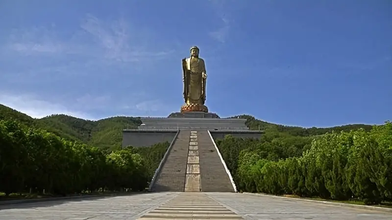 曾耗费12亿人民币修建完成的“世界最高佛”,如今水喝不起拜不起