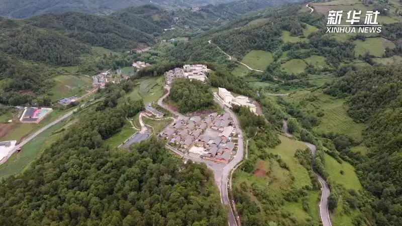 四川昭觉县:大凉山彝族村寨旧貌换新颜
