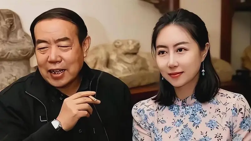 央媒点名不到24小时,贾浅浅再遭3大打击,撤销学位仅是前菜