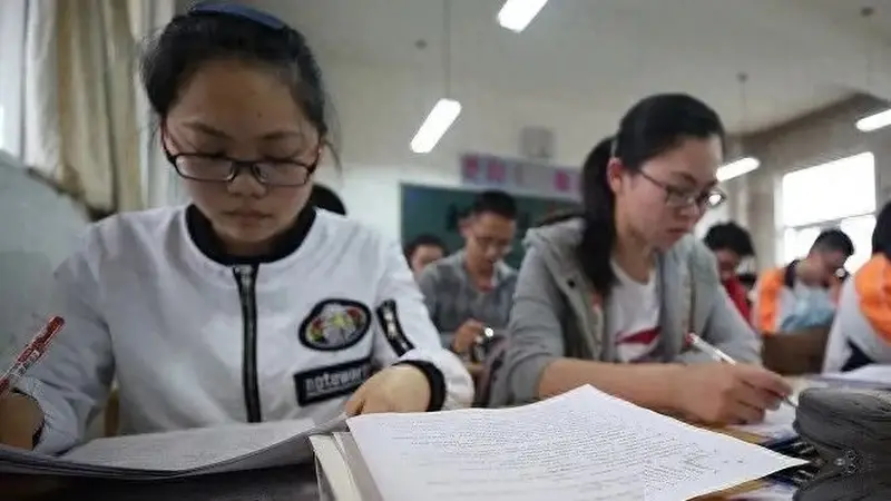 谁在批量制造“伪天才”？