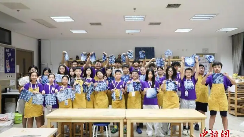 华裔青少年上海研学营:把中华文化带回家