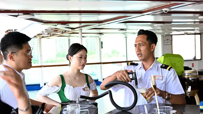 青岛:“海上啤酒节” 邮轮静态游