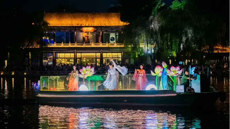 画舫演艺惊艳回归，流动舞台演绎泉城千年风雅