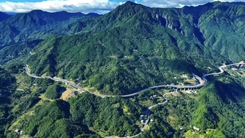 米仓大道贯通 连接巴中版“千里江山图”