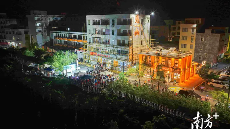 郁南夜场新玩法：音乐会+黄皮科普燃爆建城镇江畔