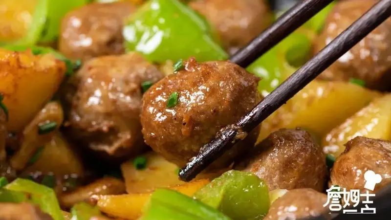 这菜简单好吃又丰盛！主食肉菜一锅端，下班就做它！
