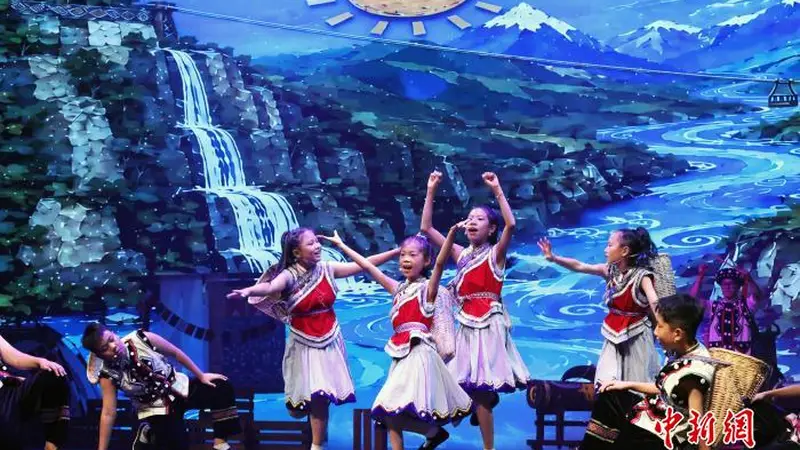 8月5日晚“来自大山”儿童剧《阿澜朵的奇妙旅程》登陆上海 各族师生同台演绎民族文化