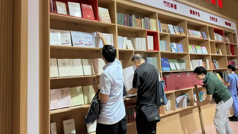 读懂中国发展脉络，“五大文库”等主题出版集中亮相上海书展