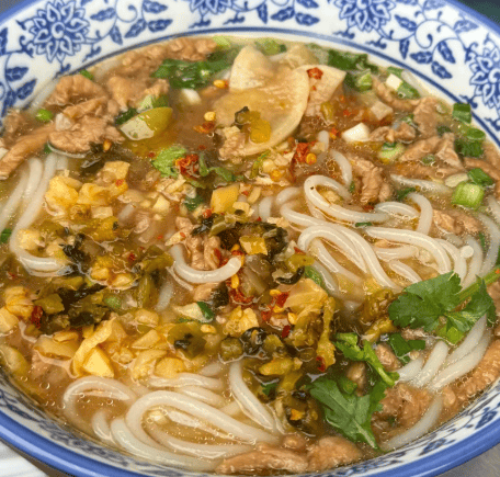 铅山烫粉，滚水烫熟配上鲜料简单却足够美味