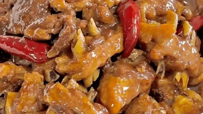 一锅炖出人间烟火：啤酒鸭的家常做法，把醇香与温情端上餐桌