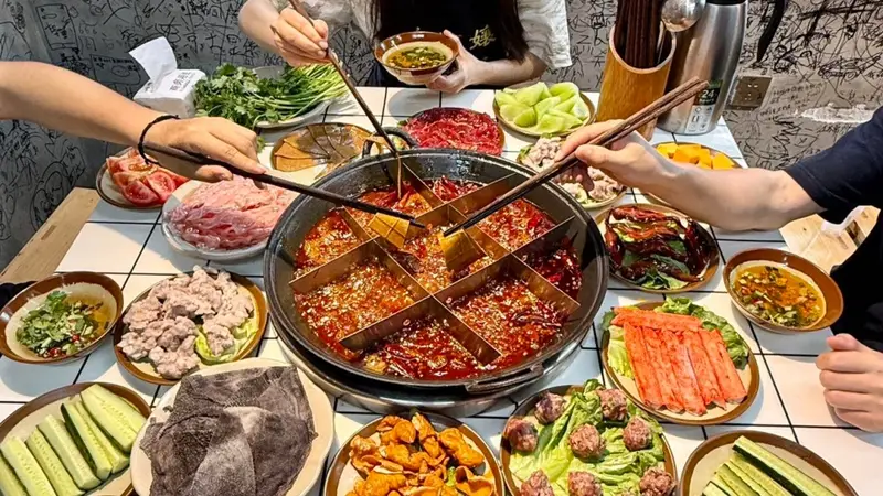 到洪崖洞游玩附近火锅怎么选
