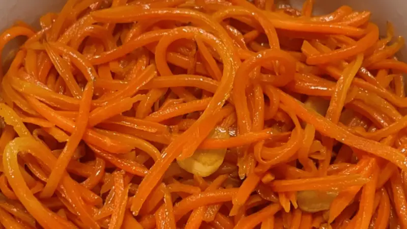 清炒胡萝卜丝：家常美味与健康饮食的简单哲学