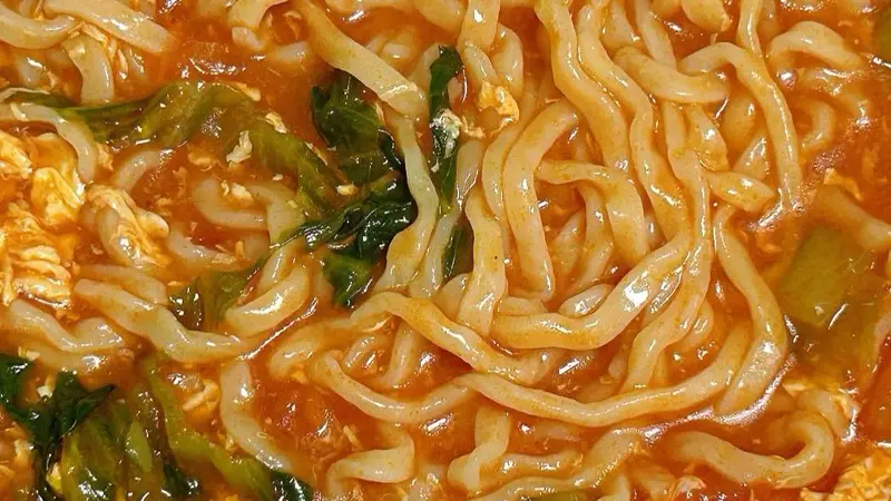 一碗番茄鸡蛋生菜面,是刻进骨子里的治愈