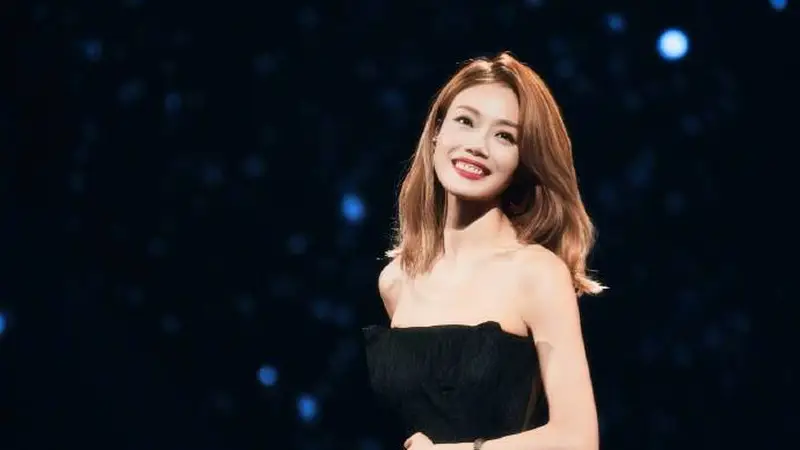 容祖儿《国乐无双》惊艳登场!唯美流苏长裙,全新演绎粤语版《蓝旗袍》