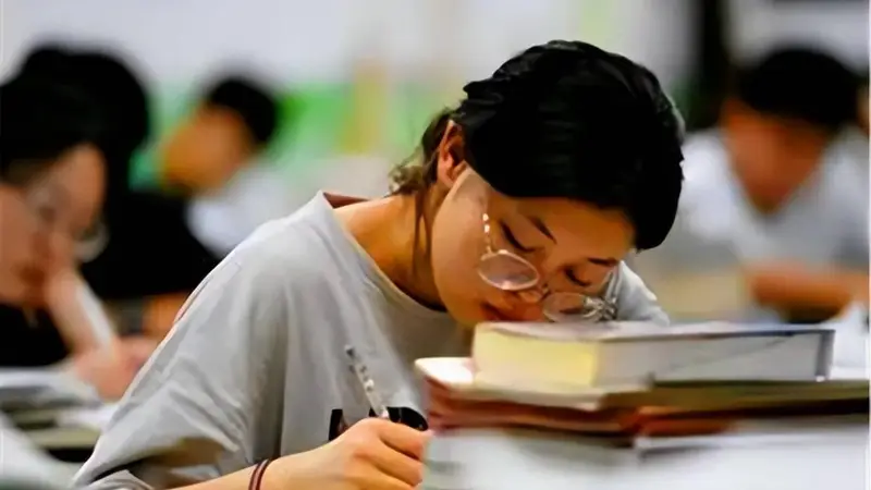 中考708分考生 瞒着父母改志愿选职校如今获企业预留岗位