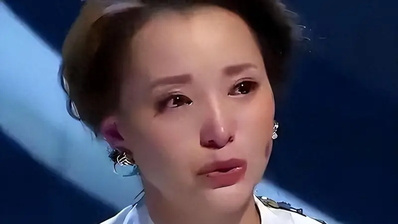 母亲去世、老公失联,董卿做梦也想不到,如今儿子竟成自己的救赎