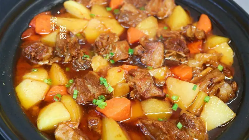 四种食材一锅炖，鲜香四溢，拌米饭太好吃了