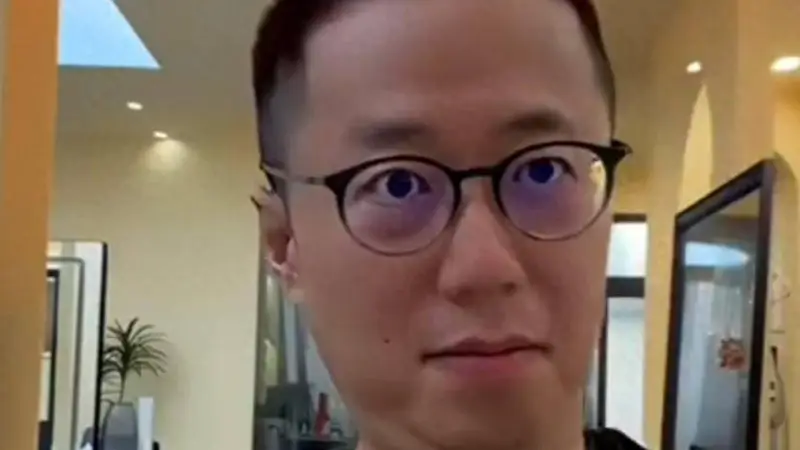 TES惨败最大受害者，米勒染红色寸头，女儿全程不敢直视