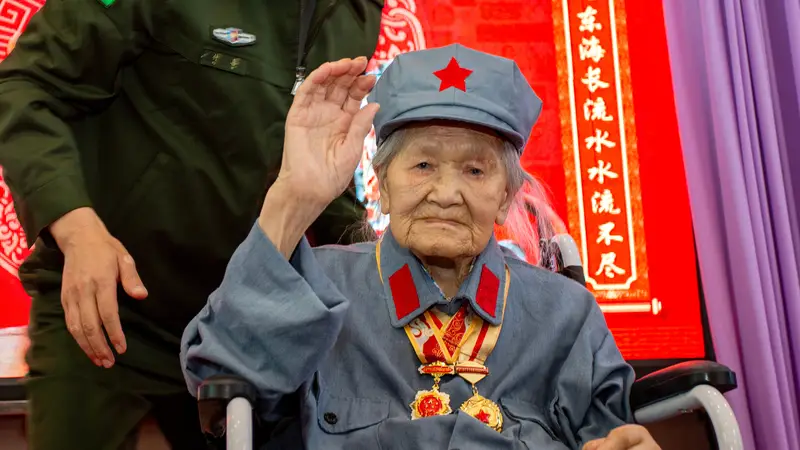 送别女红军王全英 享年105岁