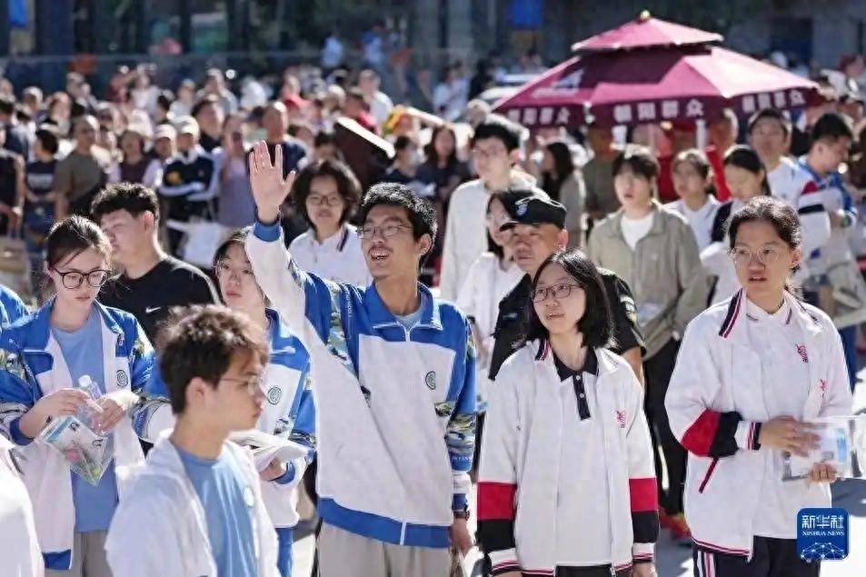 人民日报点赞张桂梅！高考出分看清：宽松放任养不出优秀孩子！