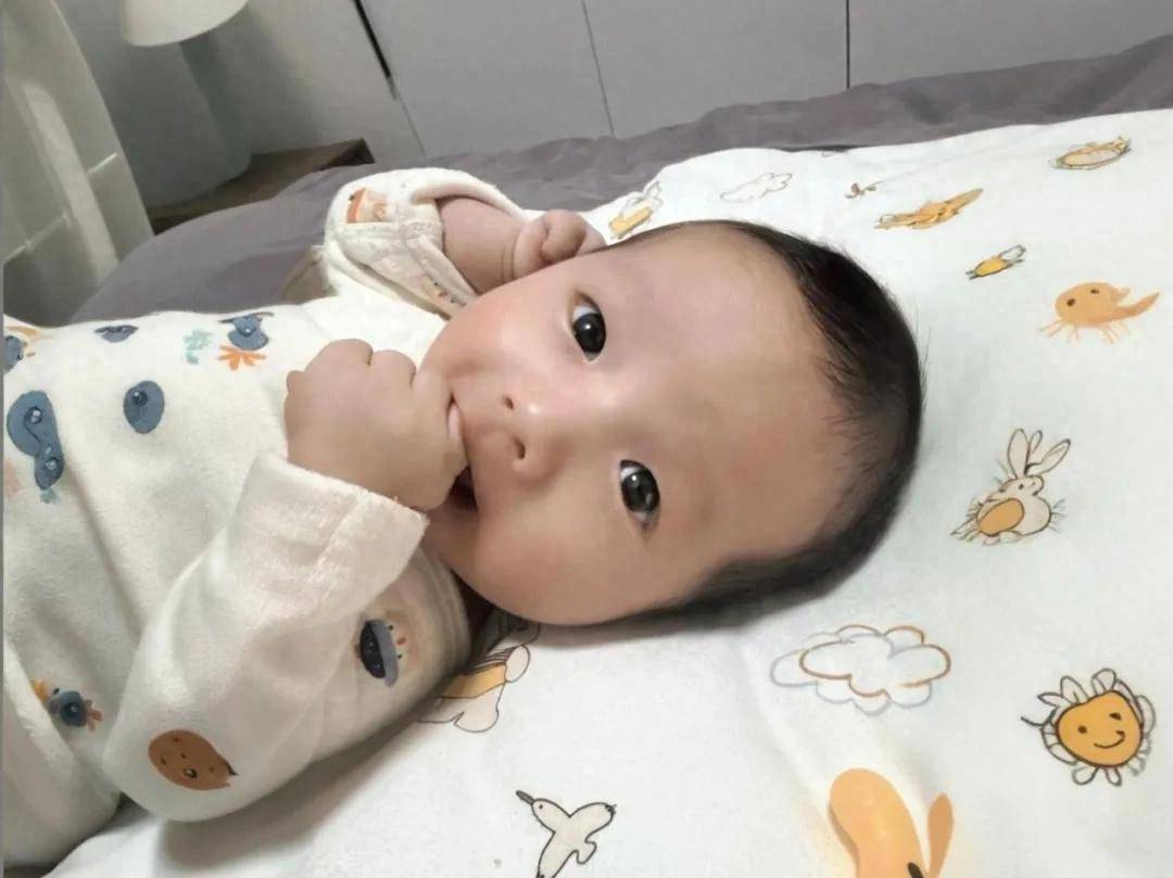 “开口早”的孩子聪明，还是“说话晚”的娃智商高？看完涨知识 ！