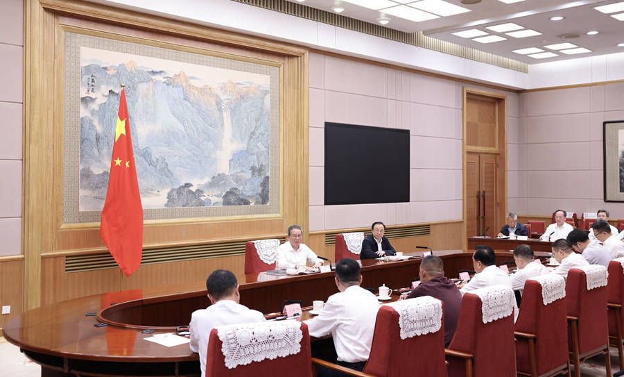 这场总理座谈会上的8位“座上宾”，分别是谁？