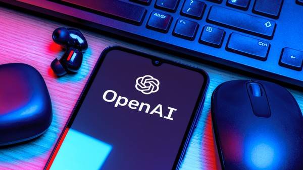OpenAI内外交困：苹果起诉 11大核心员工集体跑路