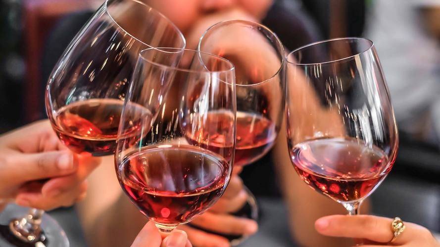 葡萄酒的高级感，为什么常常藏在“酸”里？