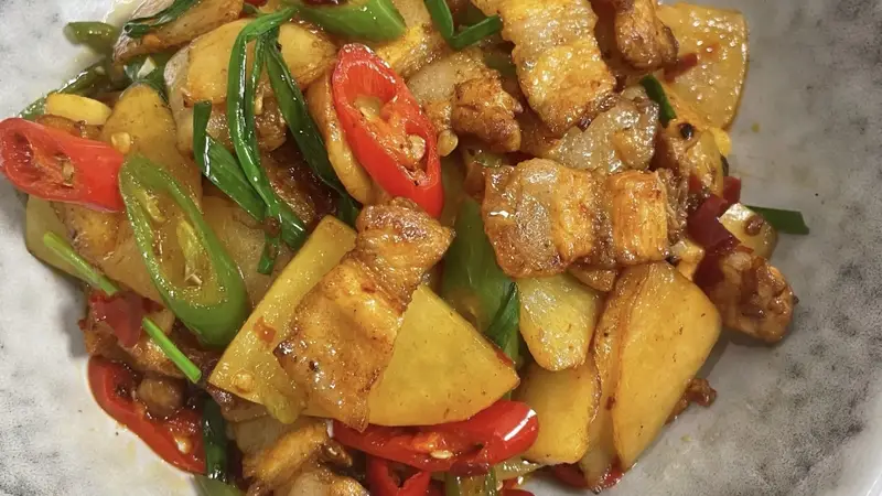五花肉炒香辣土豆片，一口入魂的米饭杀手
