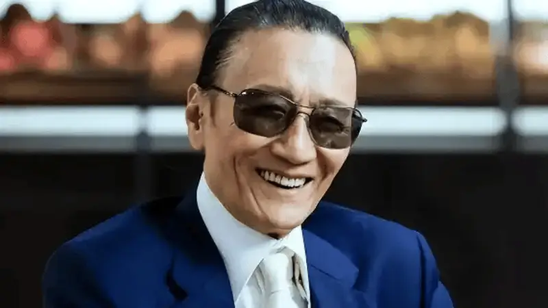 谢霆锋悲痛宣布父亲谢贤离世：请铭记他永远的笑容