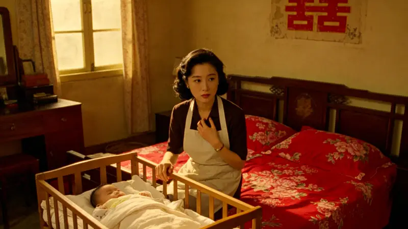 75年我娶了带2岁男娃的寡妇,新婚夜她喂完孩子说:见笑了