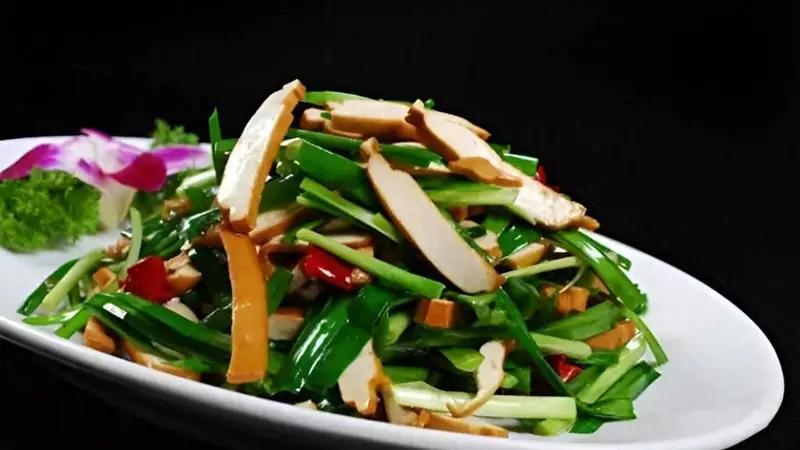 韭菜香干红椒炒制食谱