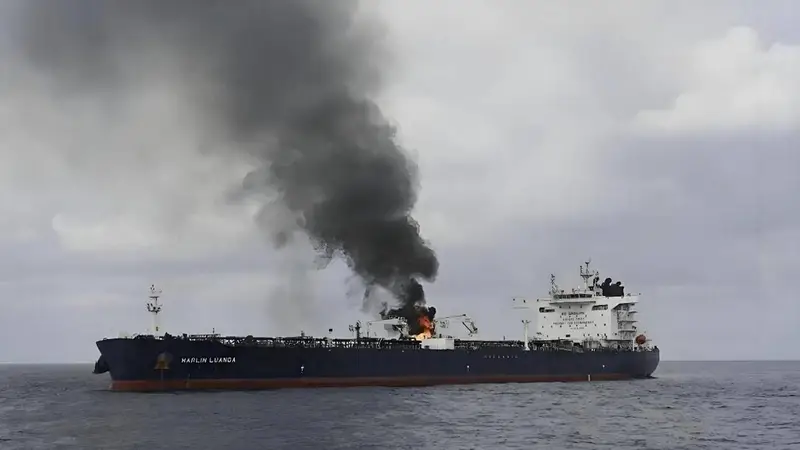 胡塞饱和导弹攻击沙特油轮 中国赴沙特油轮红海南部紧急掉头改道