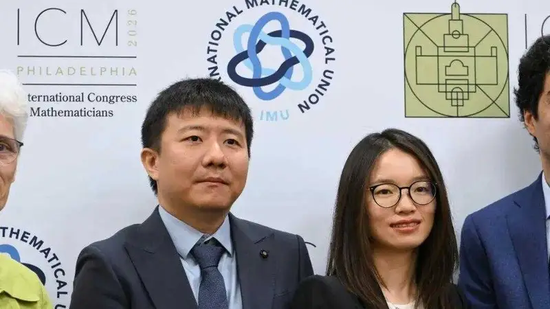 北大校方官微，为什么要删除邓煜专访的那段话？