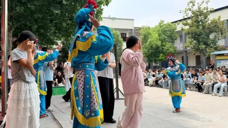 非遗扎根校园 怀梆戏曲圈粉小学生
