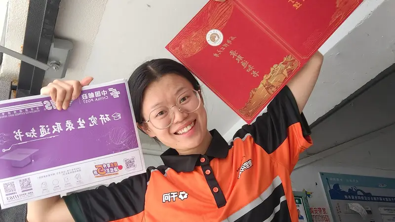 四川女生边送外卖边考上研究生:每天早上6点多送外卖,学习到晚上11点,没想过放弃