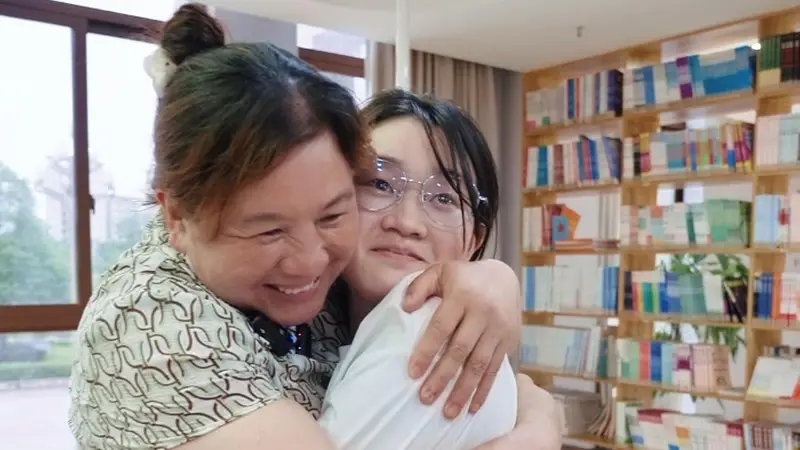 扛了6年钢管，女儿考出全省历史类前五名！对话“工地母亲”邹品芝：“我这个妈妈还行吧”