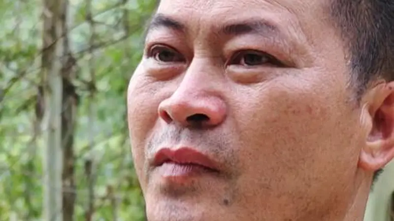 遭遇滑坡导致村庄与外界失联,横州56岁村干部徒步5小时出孤岛村发求救信号,回忆灾难来临场景哽咽落泪