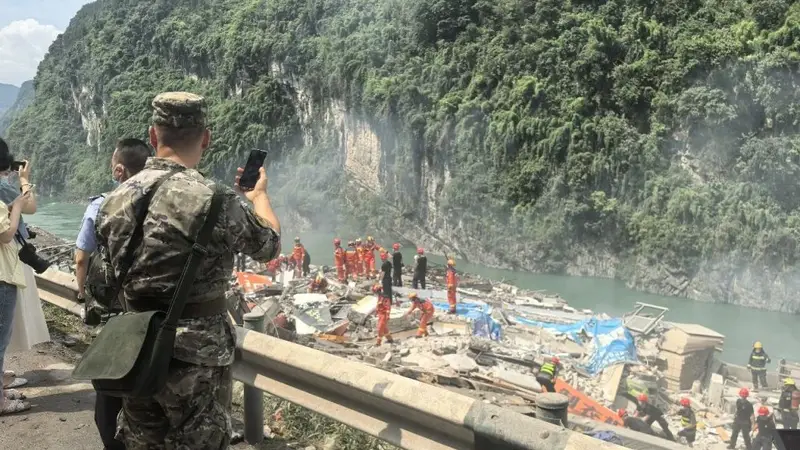 重庆彭水山体垮塌有人员被埋,当地居民称有数幢楼房被毁