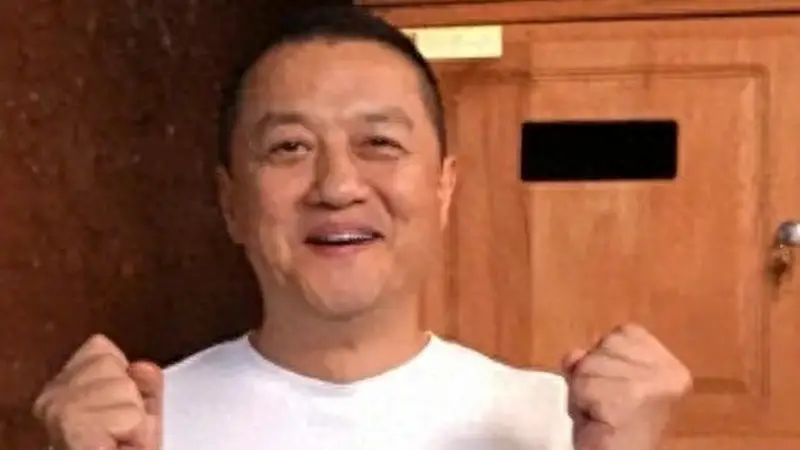 李亚鹏回捐胡心瑶不足24小时 舆论反转引质疑