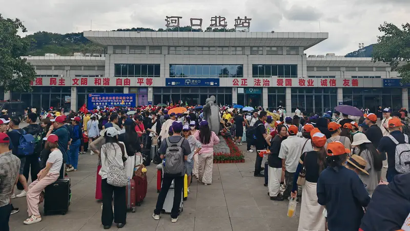 暑运期间,云南铁路入境游持续火热