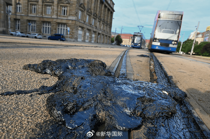 轨道被“晒伤”，德国莱比锡有轨电车停运；德国最高气温纪录接连刷新，周末至少7人死于溺水