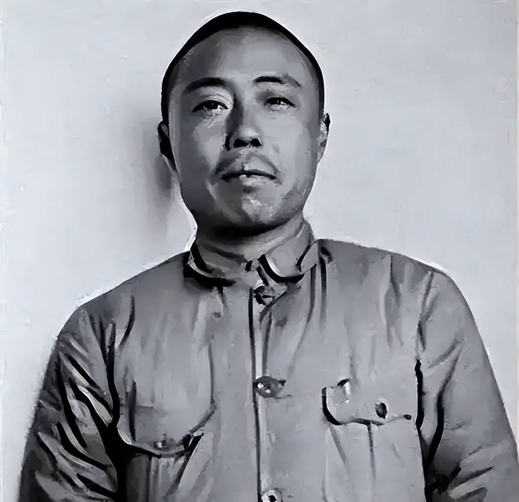 人人只骂他晚年犯错，却没人看见，他独守绝境3年救了红军