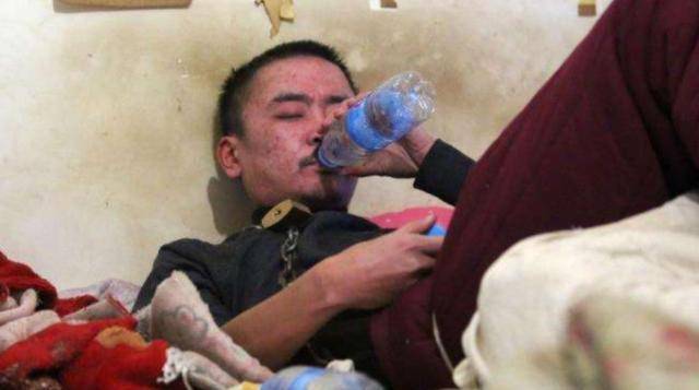 中国白酒界“高手”：一人将8人喝死，一人用铁链锁住自己戒酒